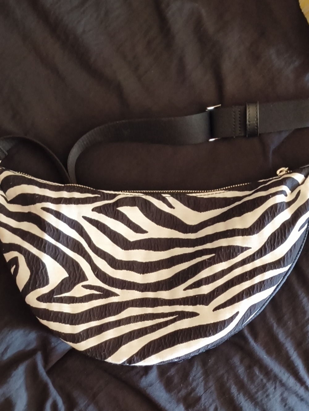 Zebra Kate Spade Sling Crossbody - Picture 2 of 4